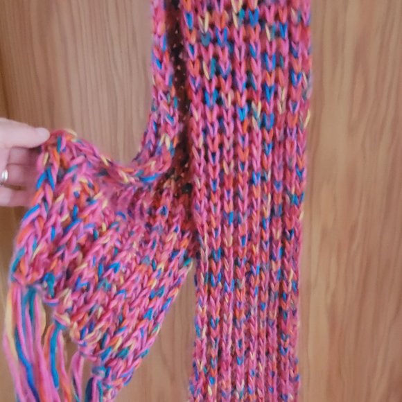 Knitted pink scarf - Picture 3 of 3